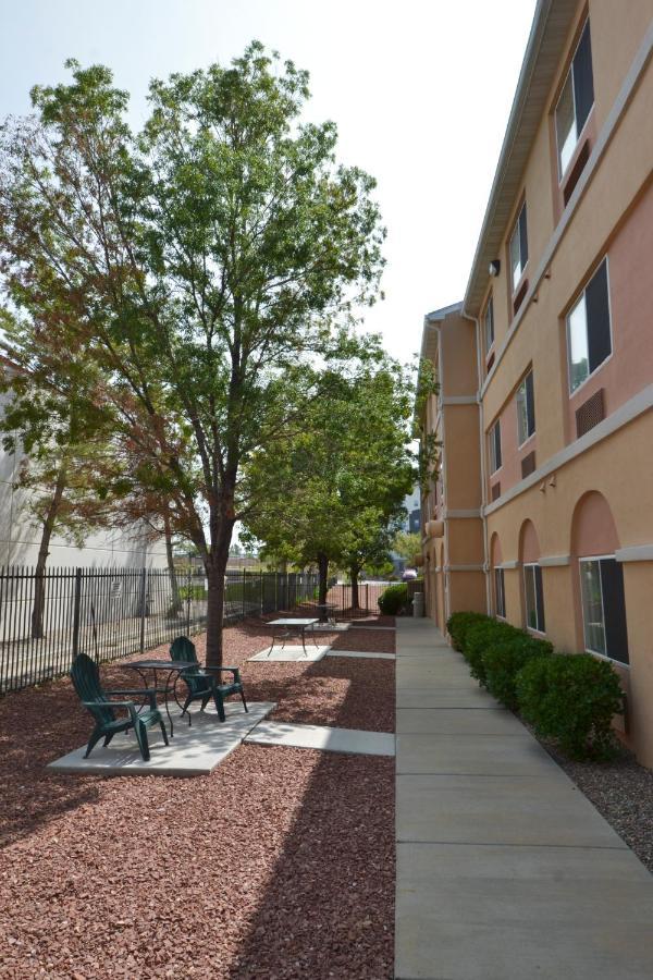 Days Inn & Suites By Wyndham Airport Albuquerque Exterior photo